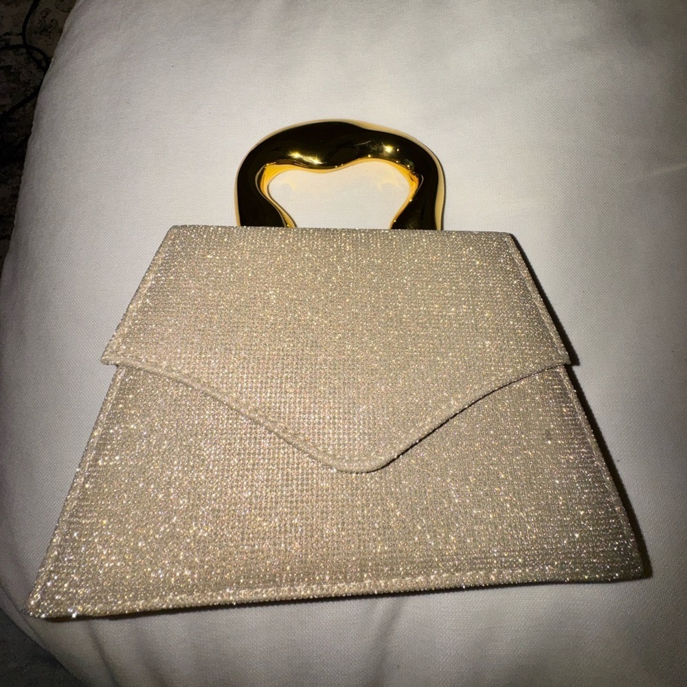 🟡Elegant Cream Handbag with Gold Handle